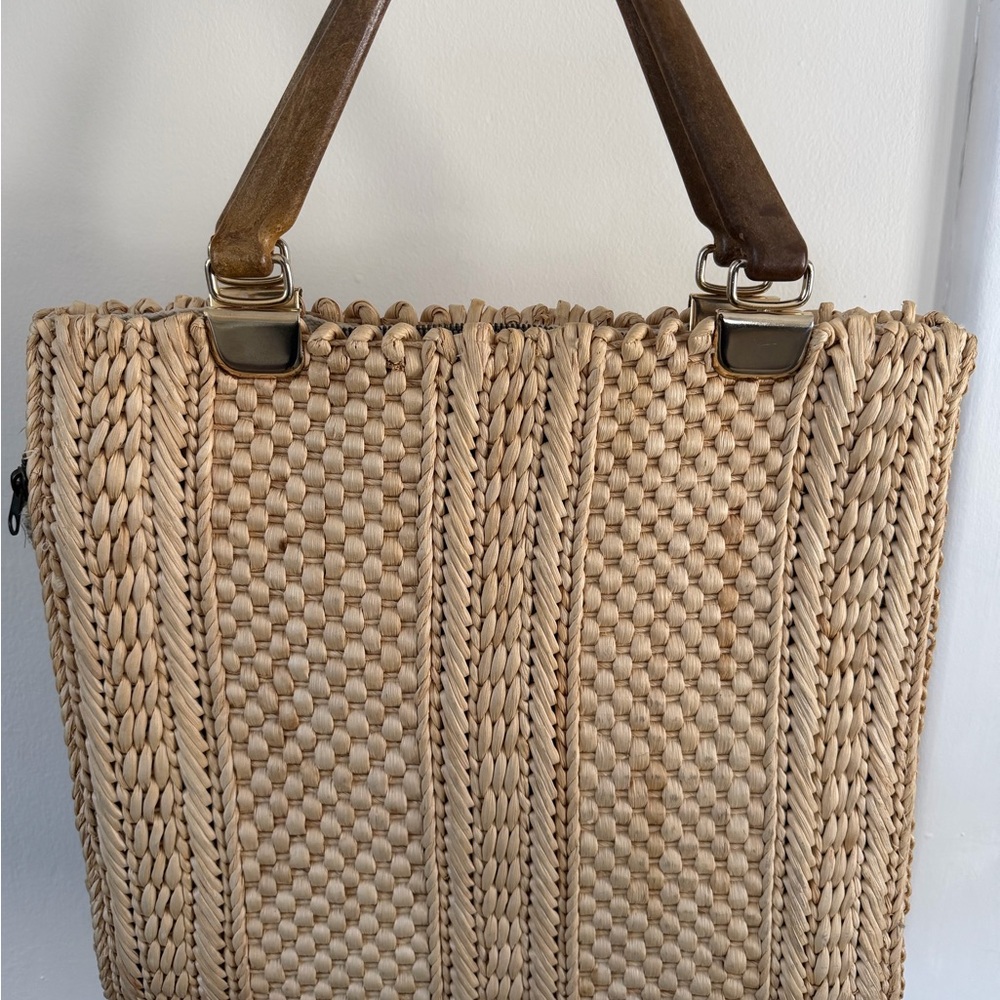 VINTAGE Jordan marsh Woven Handbag wood handles